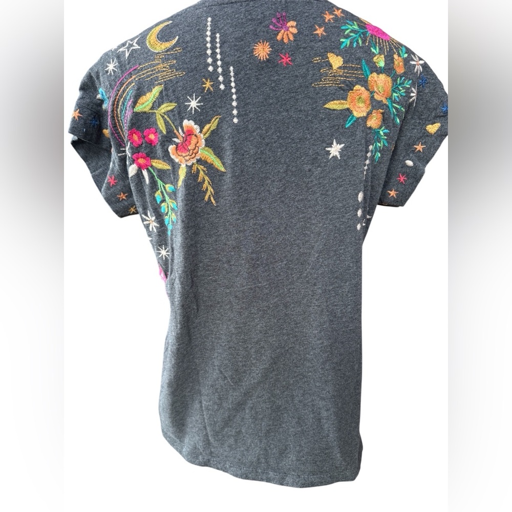 Johnny Was Thalia relaxed cap sleeve embroidered t shirt. - Picture 4 of 6